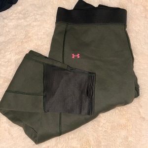 Under Armour workout leggings.
